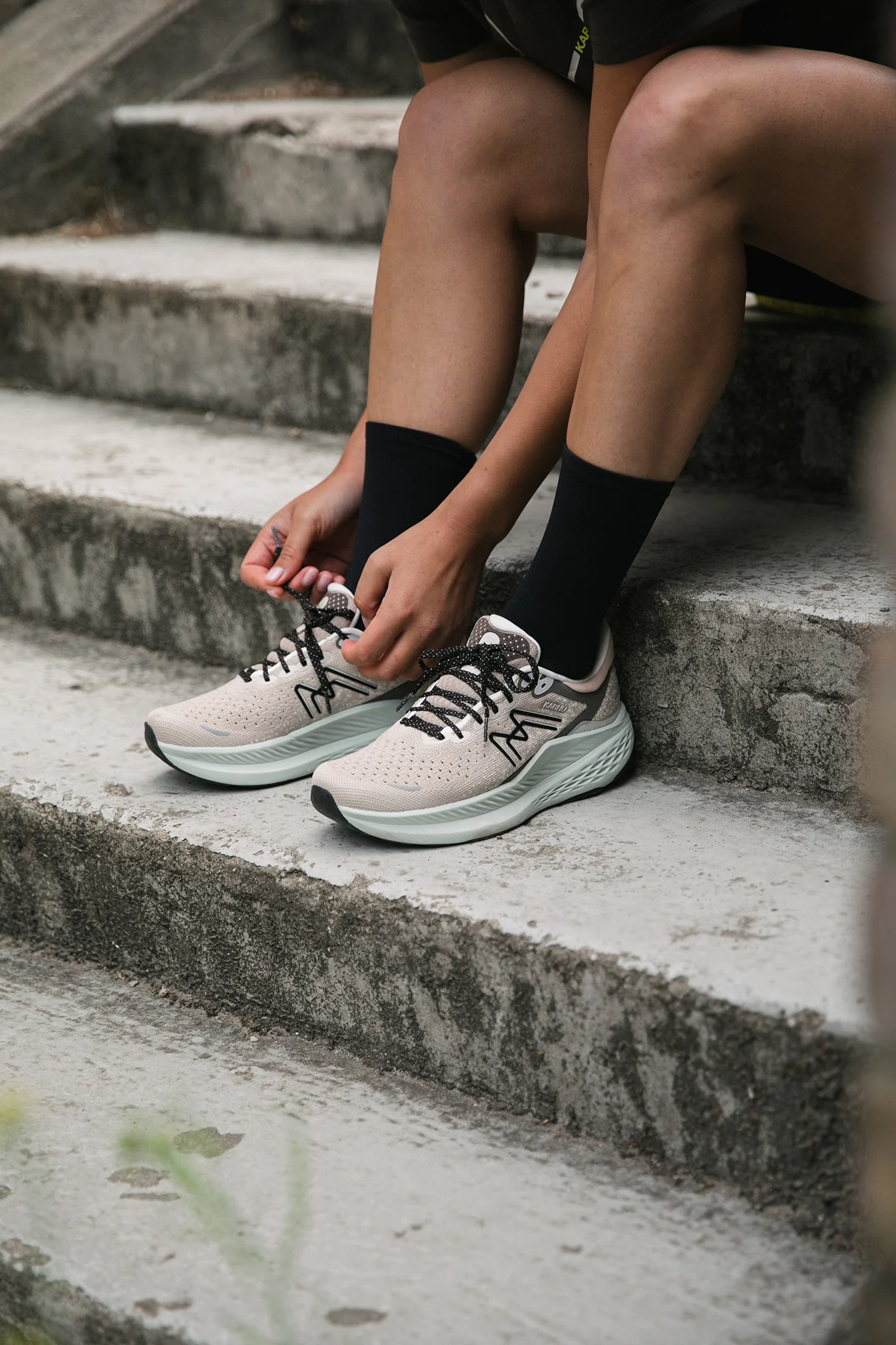 WOMEN'S MESTARI RUN 1.5 - DOESKIN / PALE AQUA - Image 7