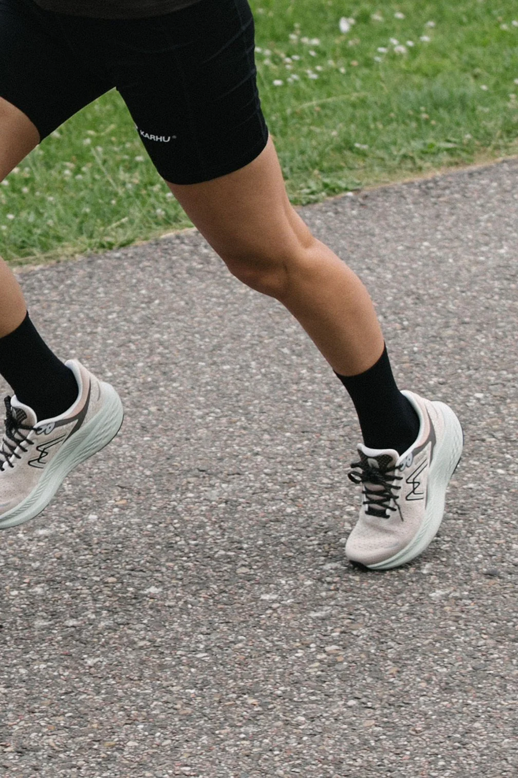 WOMEN'S MESTARI RUN 1.5 - DOESKIN / PALE AQUA - Image 9